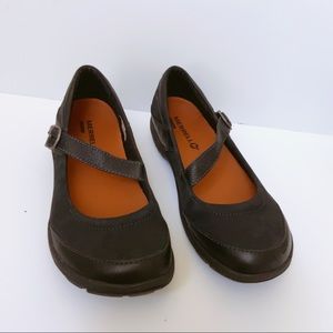 Merrell women’s Mary Janes size 7.